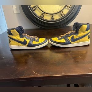 Used Nike terminator - Michigan - Size 10 No laces
